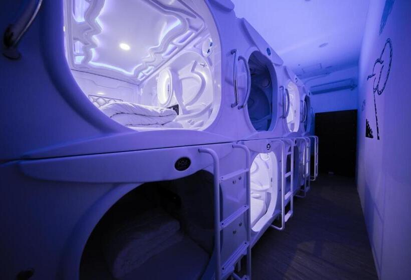 Capsule, Sleepbox Hostel