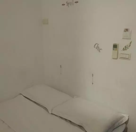 اتاق سوپریور, Sleepbox Hostel