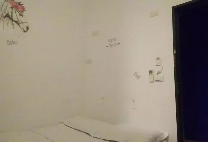 اتاق سوپریور, Sleepbox Hostel