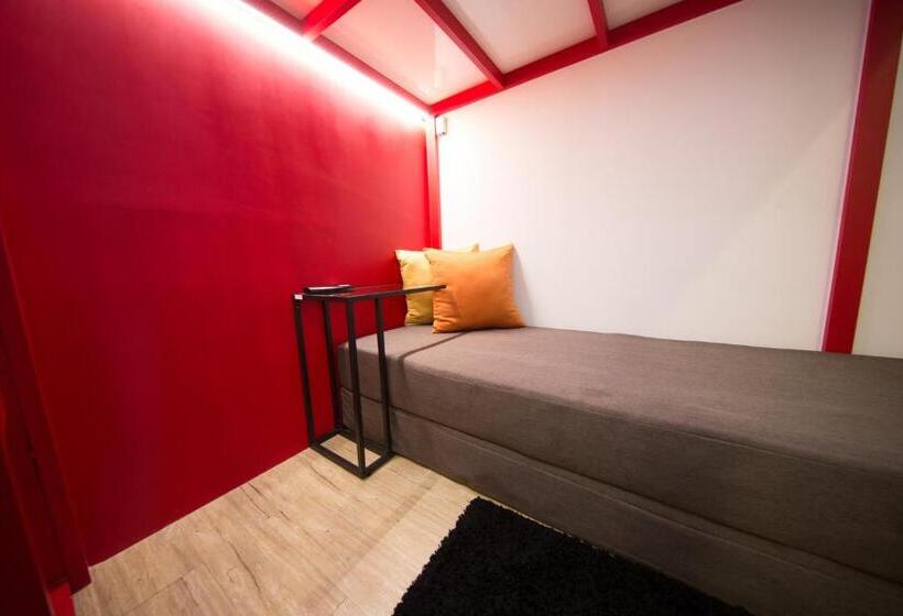 اتاق استاندارد, Sleepbox Hostel