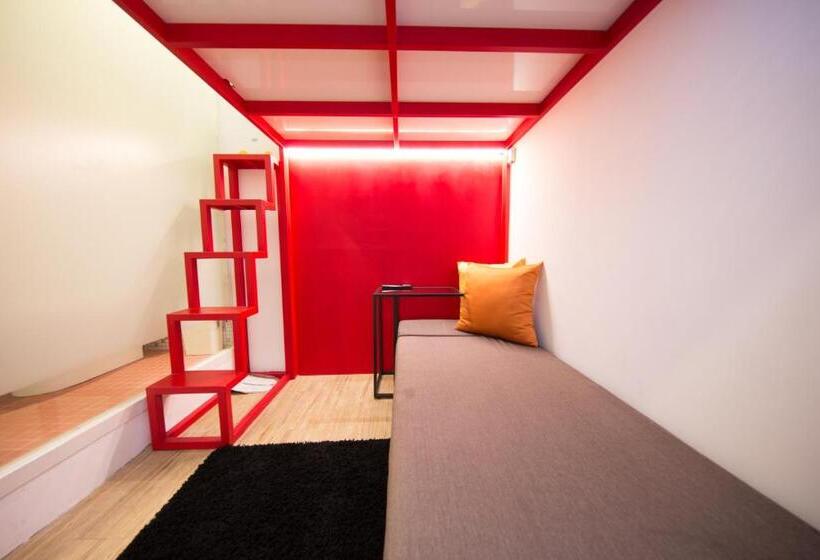 اتاق استاندارد, Sleepbox Hostel
