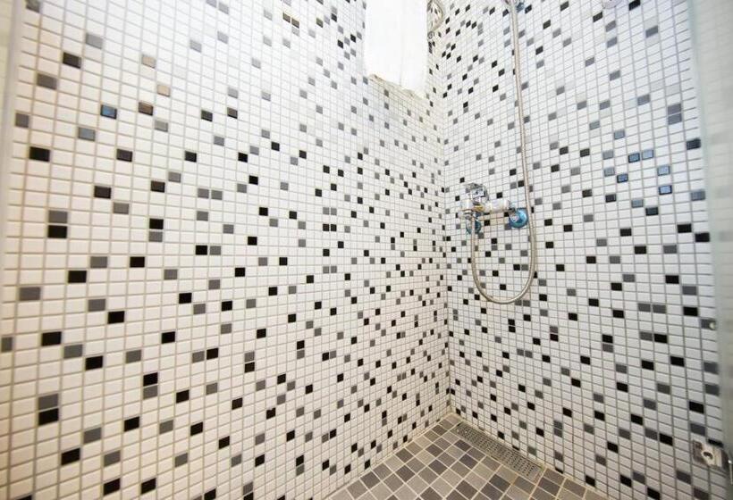 اتاق اکونومی با حمام مشترک, Sleepbox Hostel