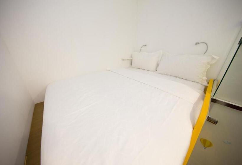 اتاق اکونومی با حمام مشترک, Sleepbox Hostel