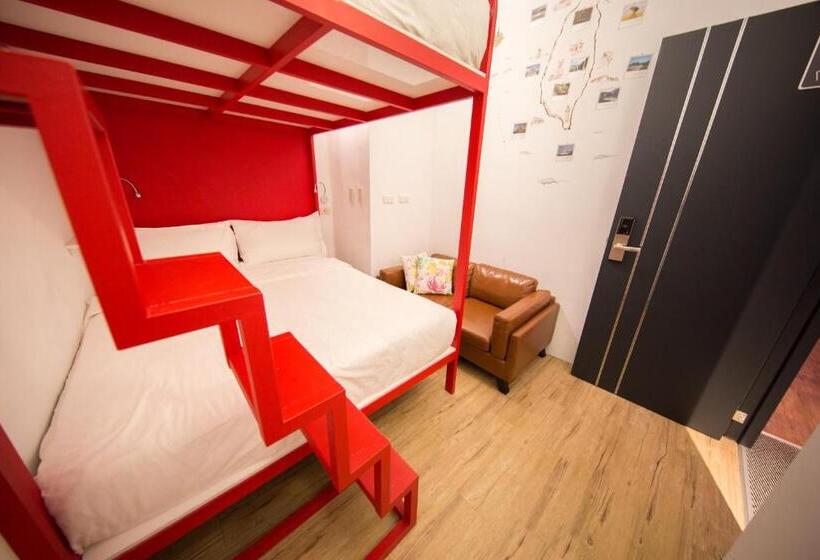 Economy Quadruple Room, Sleepbox Hostel