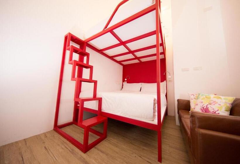Economy Quadruple Room, Sleepbox Hostel