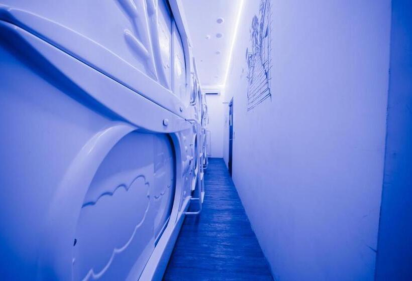 Capsule, Sleepbox Hostel
