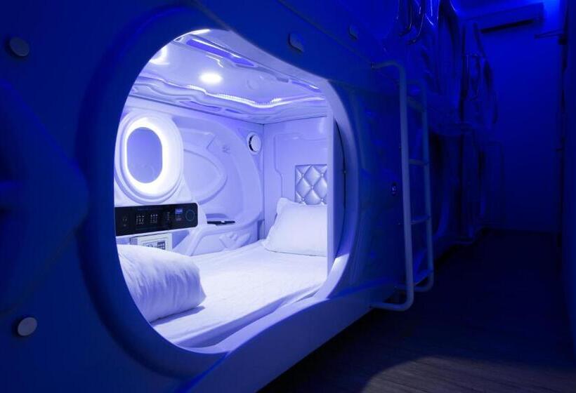 Capsule, Sleepbox Hostel