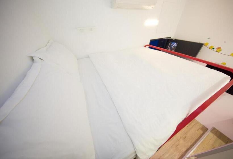 اتاق استاندارد, Sleepbox Hostel