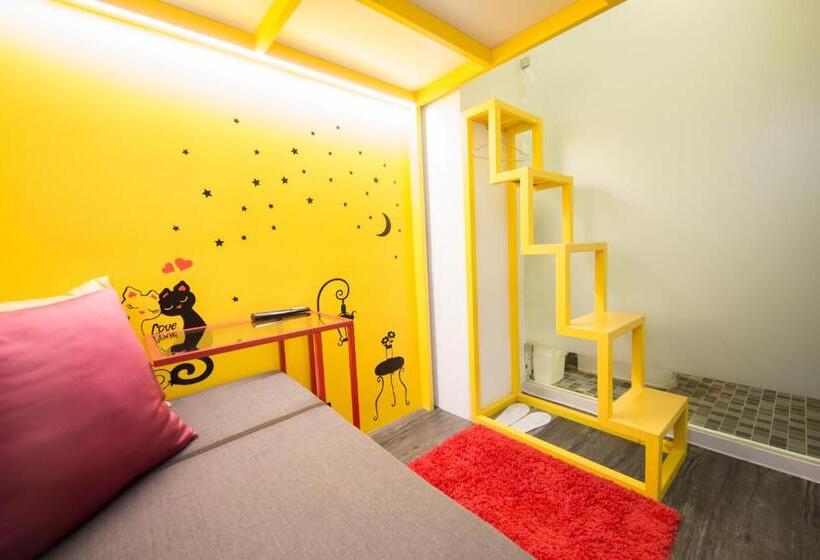 اتاق استاندارد, Sleepbox Hostel