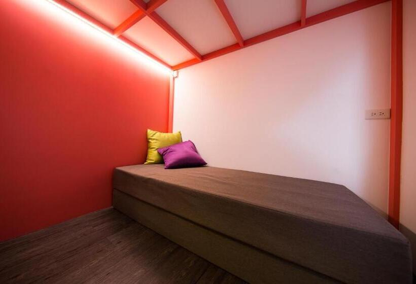 اتاق اکونومی با حمام مشترک, Sleepbox Hostel