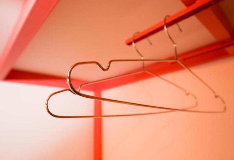 اتاق اکونومی با حمام مشترک, Sleepbox Hostel