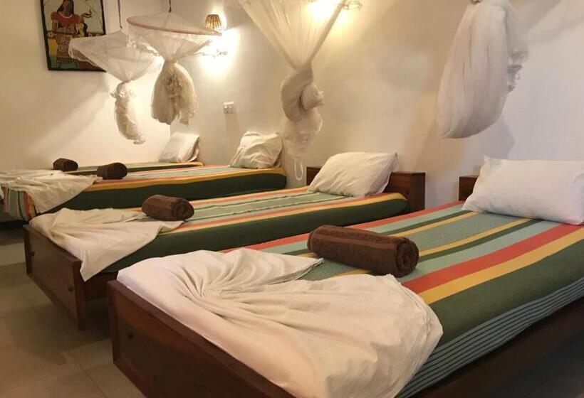 מיטה בחדר מעונות עם מקלחת משותפת, Star Holiday Resort