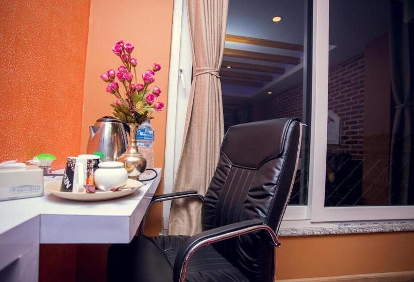 Suite with Terrace, Blue Mountain Home Stay
