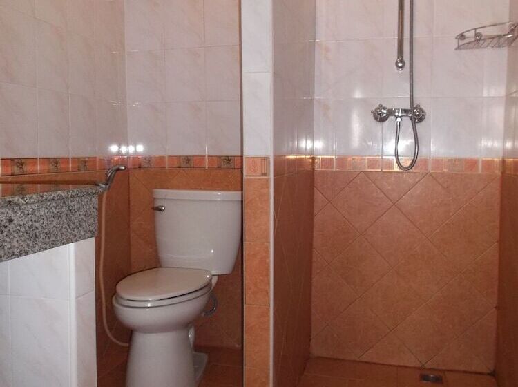 豪华房间, Chaiyapoon Inn