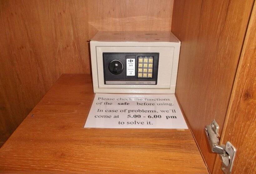 豪华房间, Chaiyapoon Inn