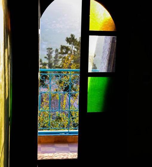 חדר משפחתי, Riad Aslda