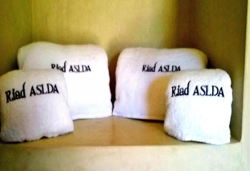 Standard Triple Room with Terrace, Riad Aslda