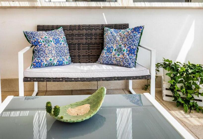 Трехместный Номер Стандарт с Балконом, Nonna Nina