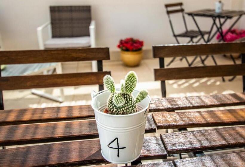 Четырехместный Номер Стандарт с Балконом, Nonna Nina