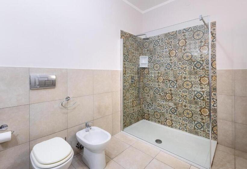 Четырехместный Номер Стандарт с Балконом, Nonna Nina