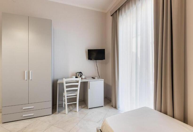 Четырехместный Номер Стандарт с Балконом, Nonna Nina