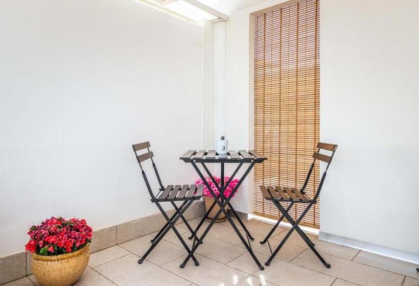 Четырехместный Номер Стандарт с Балконом, Nonna Nina