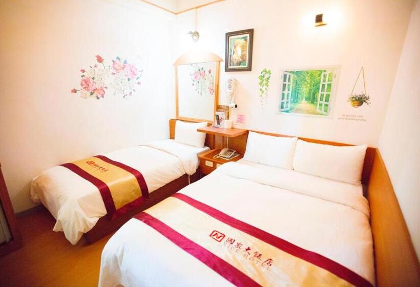 اتاق استاندارد سه نفره, Nice