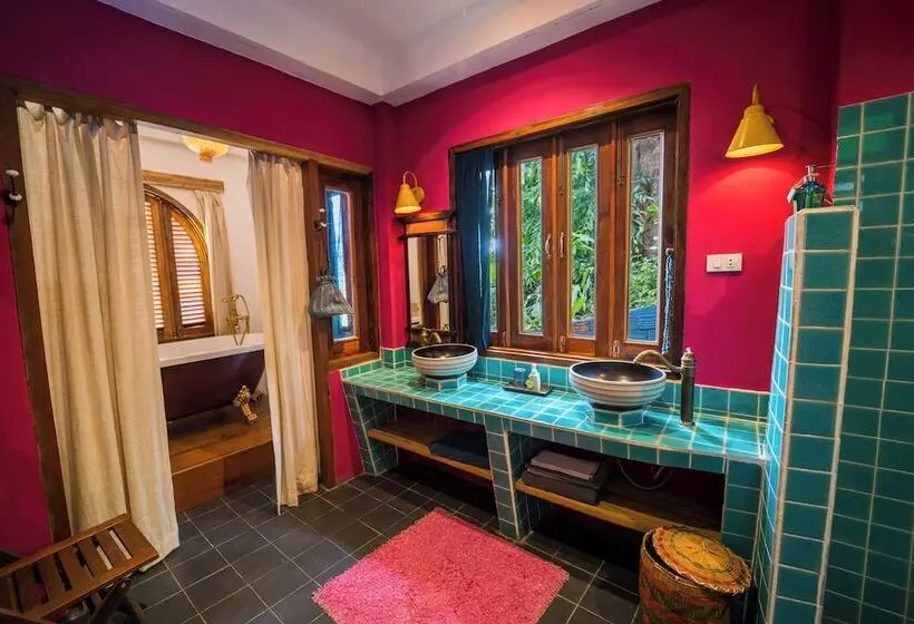 سوئیت با چشم‌انداز رودخانه, Ock Pop Tok Mekong Villa