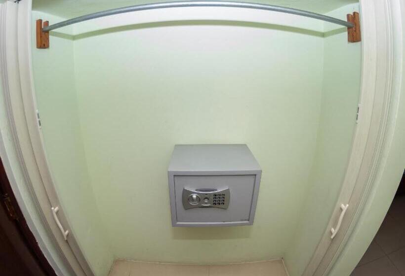 اتاق اجرایی با تخت بزرگ, Renacer