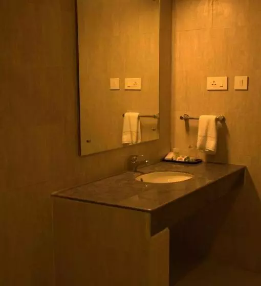 اتاق سوپریور, Renest Tirupati