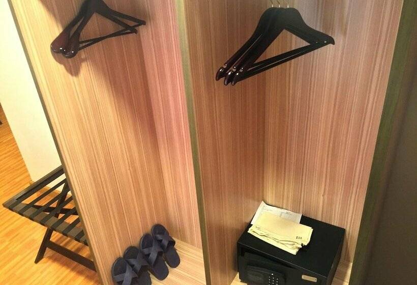 اتاق لوکس, Uptown