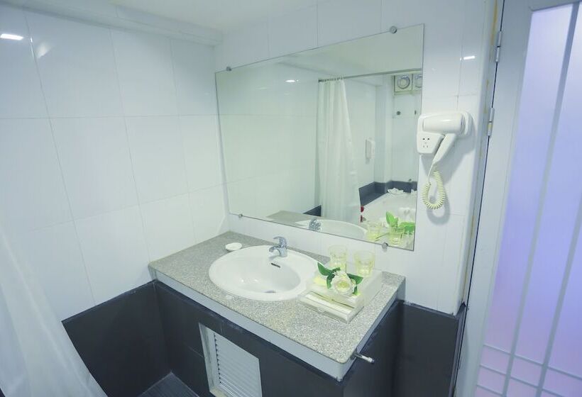 اتاق خانوادگی, Uptown