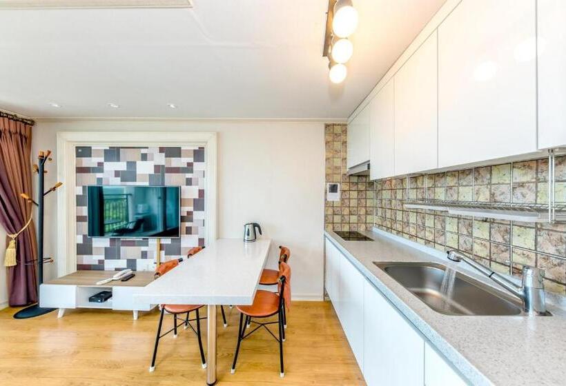 דירת חדר נוף לים, Jeju I Ve Hotel & Resort