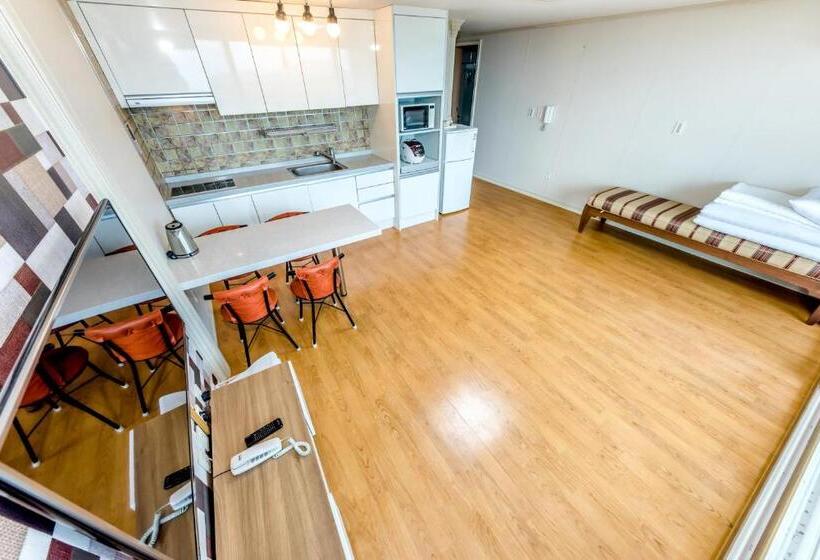 דירת חדר נוף לים, Jeju I Ve Hotel & Resort