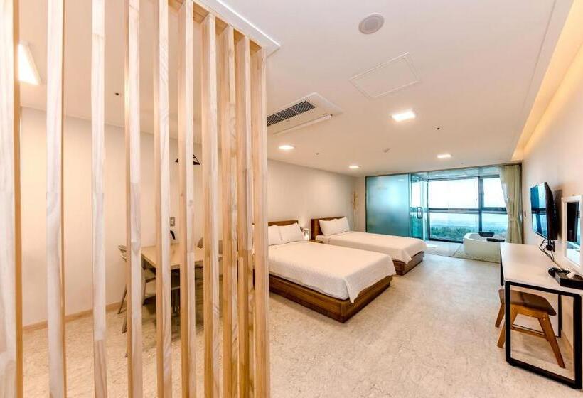 Номер Стандарт 2 Двуспальные Кровати, Jeju I Ve Hotel & Resort