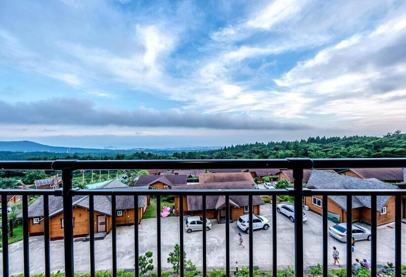 חדר סטנדרט עם מרפסת, Jeju I Ve Hotel & Resort