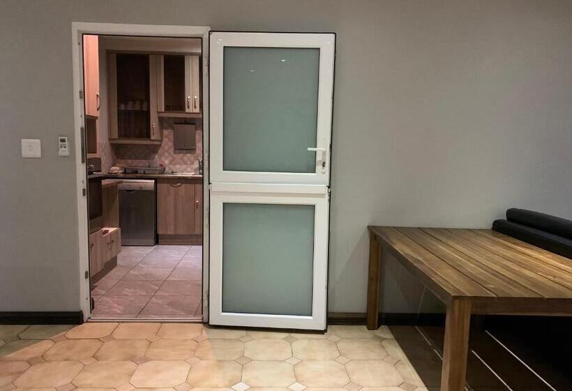 شقة غرفة واحدة, Ilanda Guest House