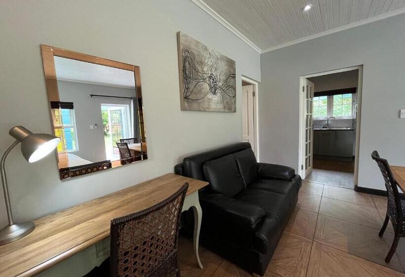 جناح عائلي, Ilanda Guest House