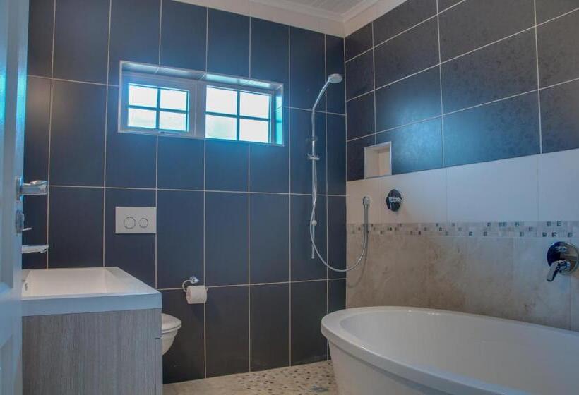 جناح عائلي, Ilanda Guest House