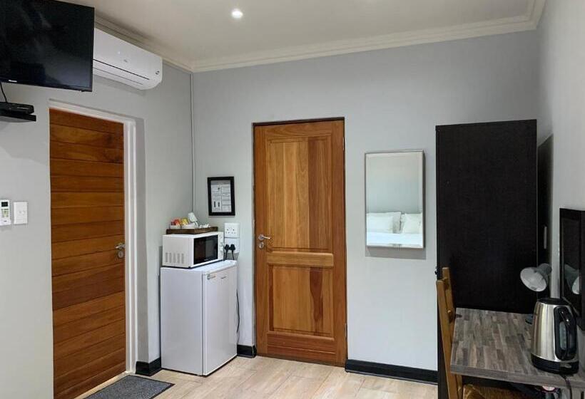 غرفة قياسية ثلاثية, Ilanda Guest House