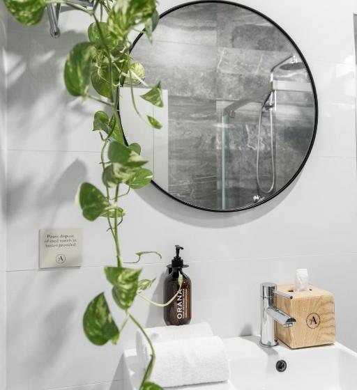 اتاق خانوادگی, The Alison Randwick