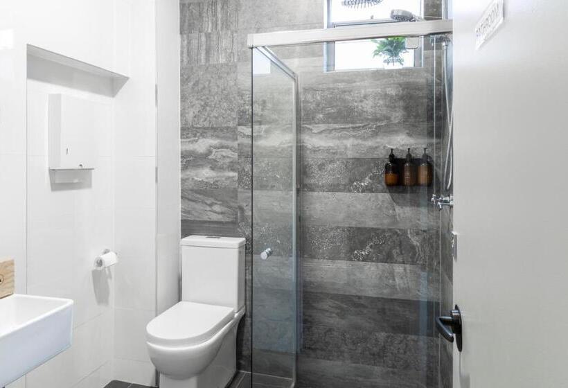 اتاق استاندارد یک تخته با سرویس بهداشتی مشترک, The Alison Randwick