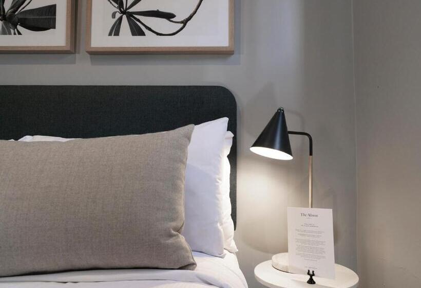 اتاق خانوادگی, The Alison Randwick