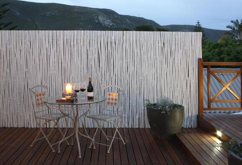 스탠다드 스튜디오, The Potting Shed Guest House