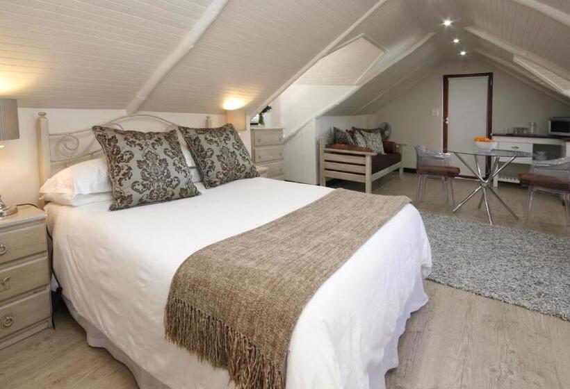 스탠다드 스튜디오, The Potting Shed Guest House