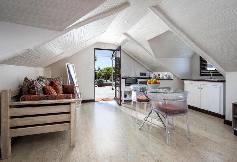 스탠다드 스튜디오, The Potting Shed Guest House