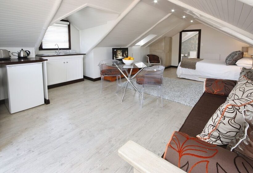 스탠다드 스튜디오, The Potting Shed Guest House