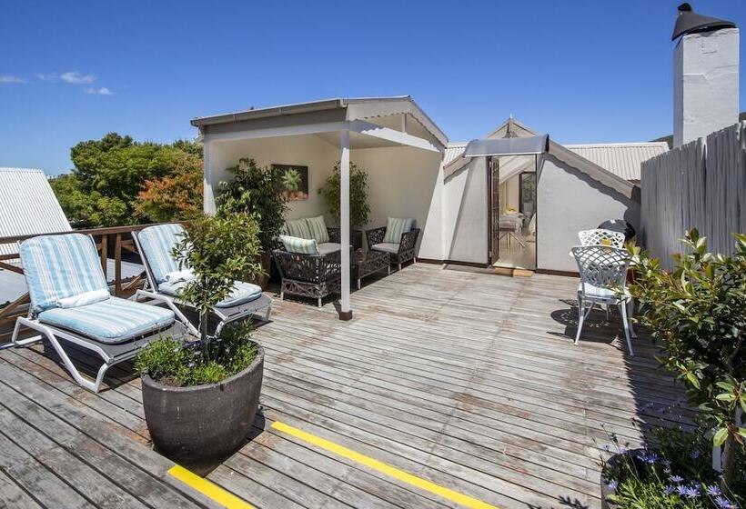 스탠다드 스튜디오, The Potting Shed Guest House