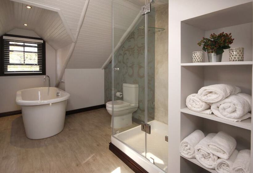 스탠다드 스튜디오, The Potting Shed Guest House