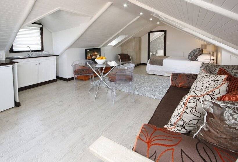 스탠다드 스튜디오, The Potting Shed Guest House